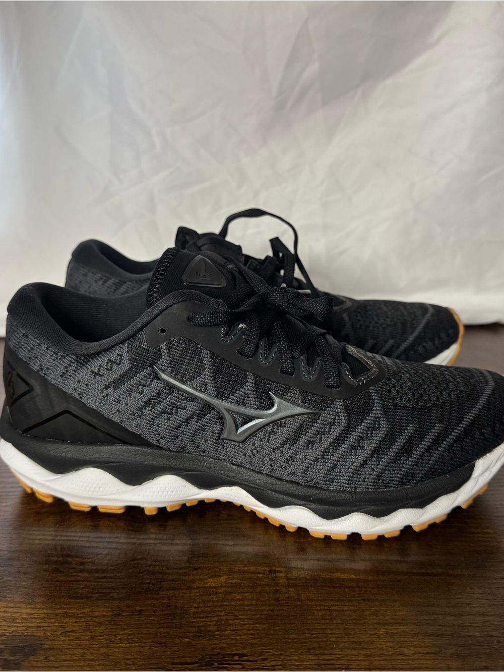 NWT Women’s Mizuno Energy Wave Sky size 8 shoes